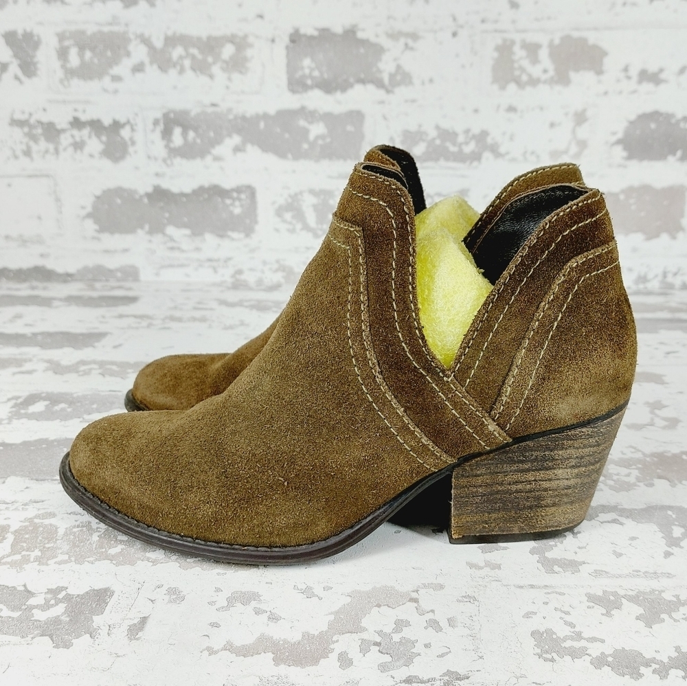 Steve Madden Aliee Cutout Brown Leather Block Heel Ankle Bootie T568